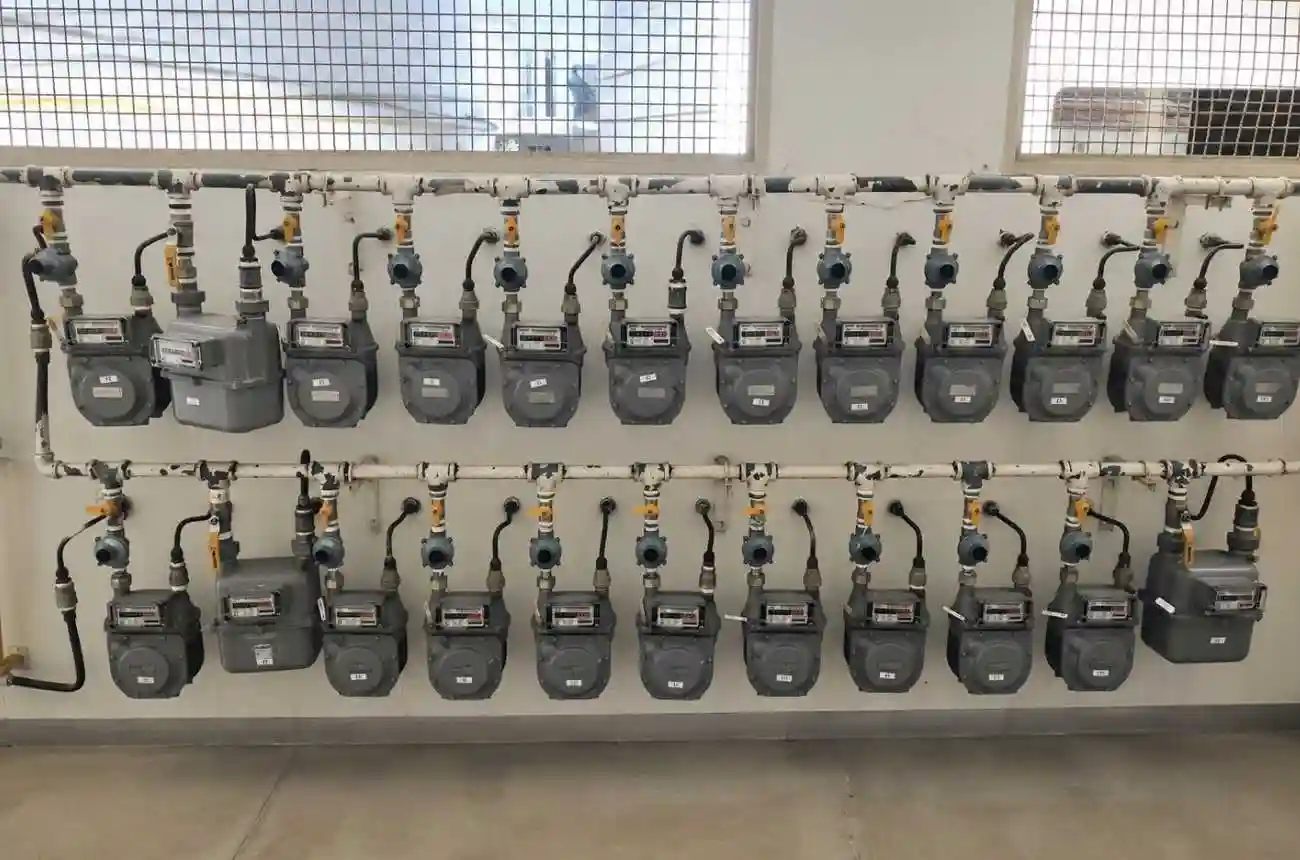 Instalação segura de equipamento a gás em ambiente técnico